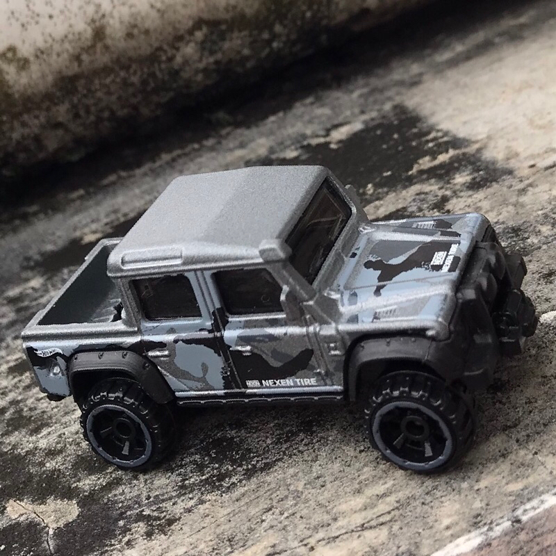 HOT WHEELS LAND ROVER DEFENDER