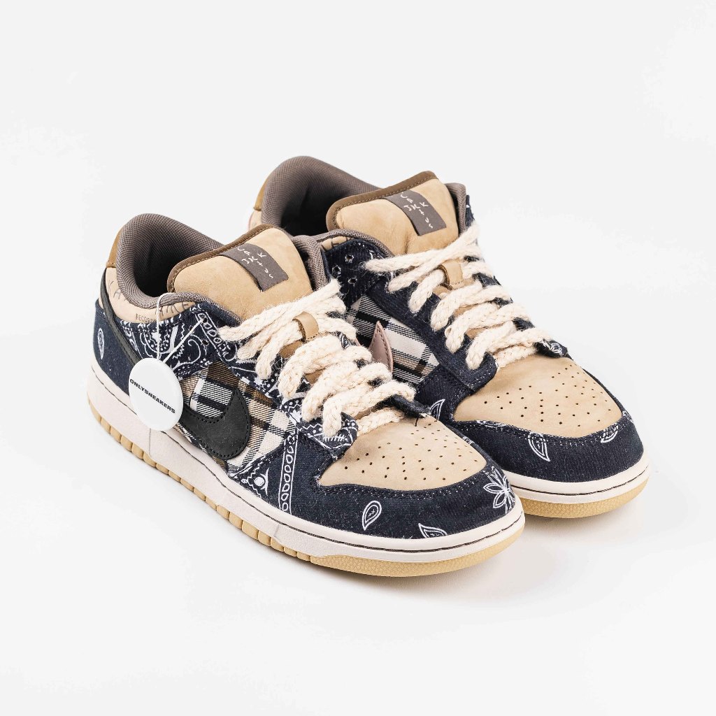 SB DUNK LOW TRAVIS SCOTT