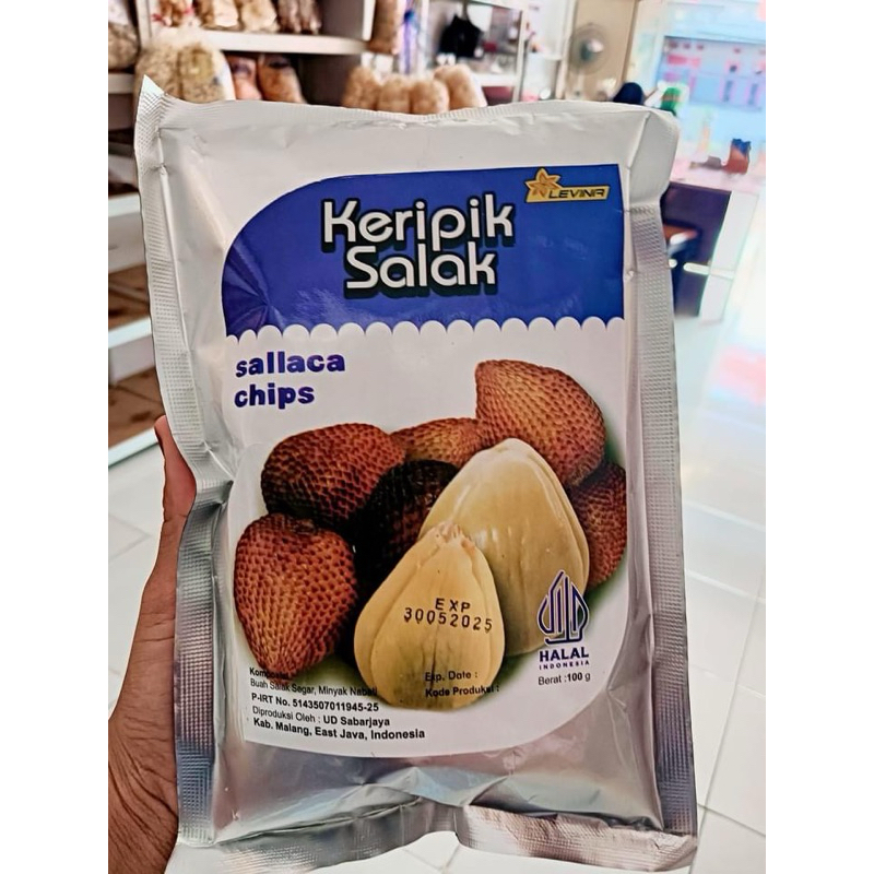 

(Keripik buah) cemilan enak dan renyah.