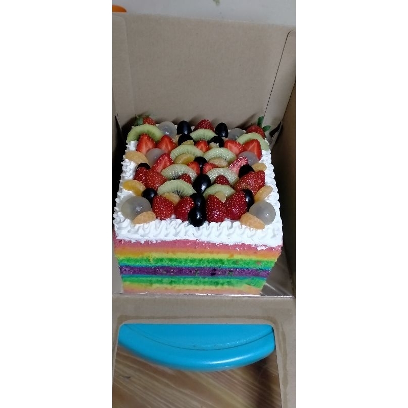 

Rainbow cake topping buah