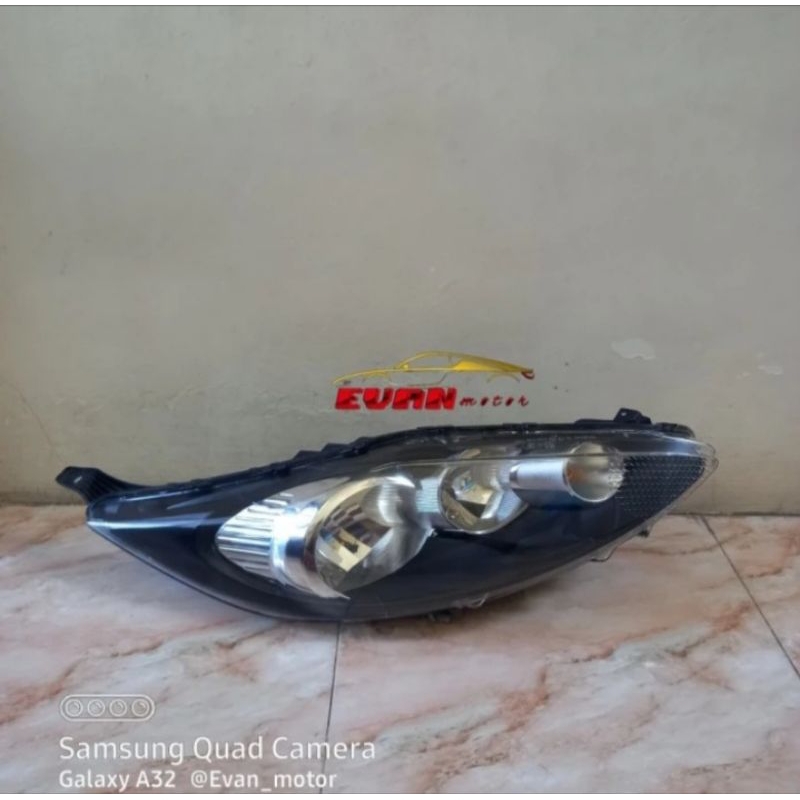 Headlamp lampu depan  Ford fiesta tahun 2010 2011 2012