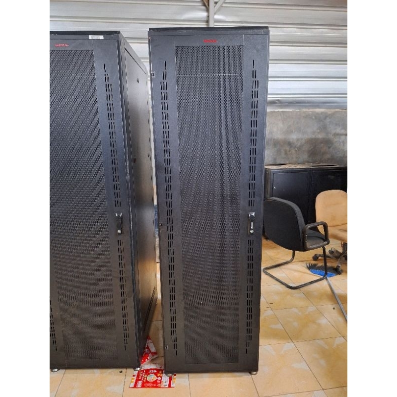 Rak Server 42u Merk Nirax..