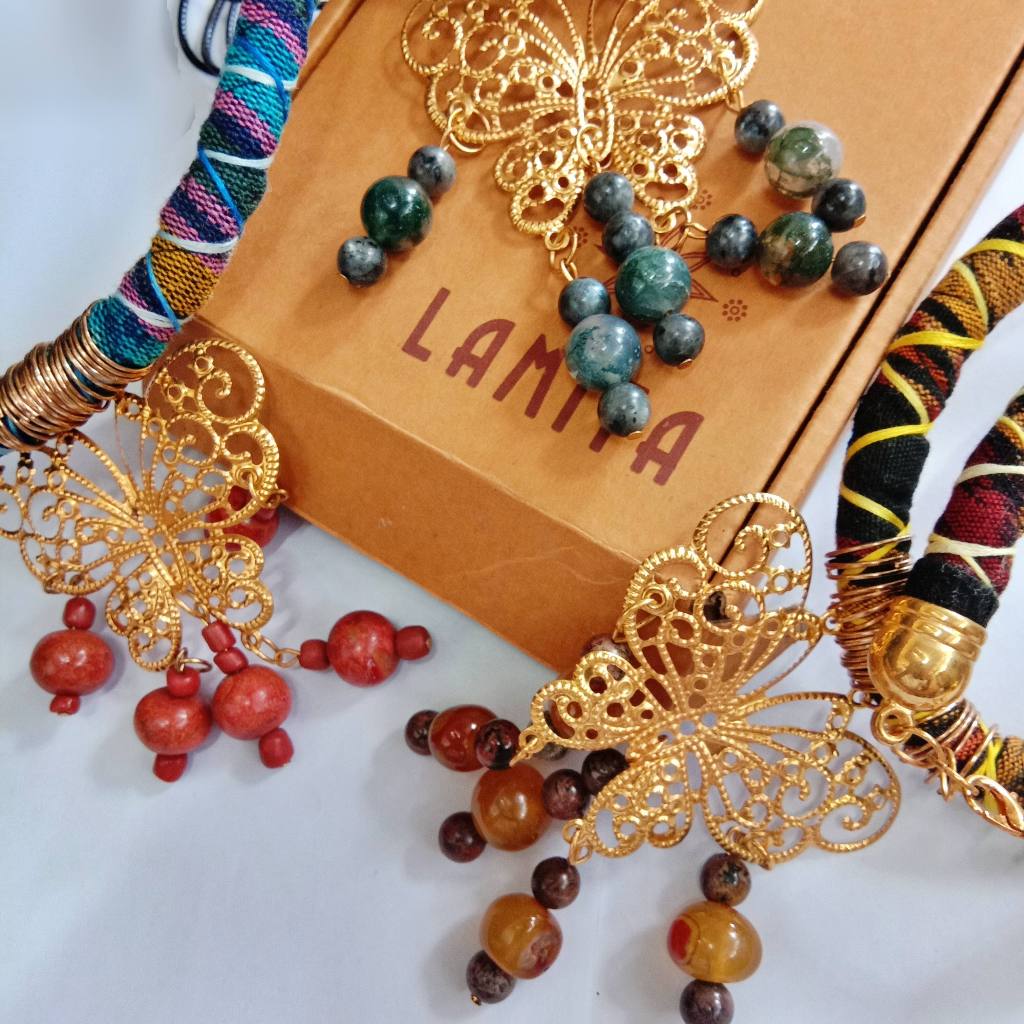 Kalung Etnik Wanita Kain Tenun Troso Jepara Model Gilik Liontin Logan Kupu Warna Gold Batu Asli