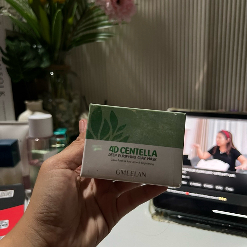 Wardah Crystal Secret Brightening Day Cream - Krim Siang dengan Ekstrak Edelweiss dan Niacinamide - 