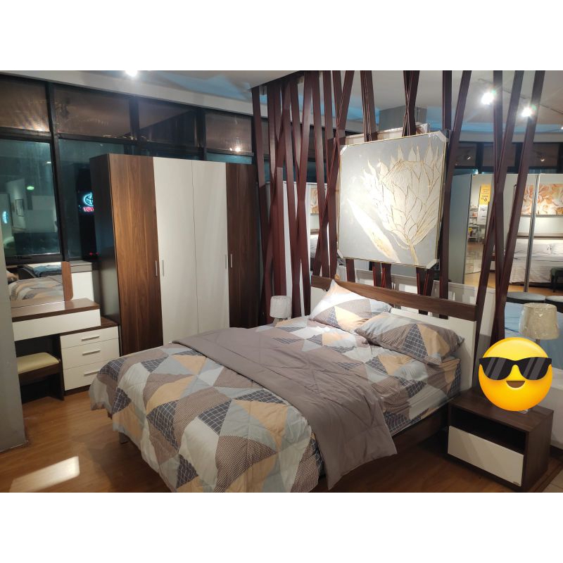 Bed Set/ Set Kamar (Lemari, Tempat Tidur, Meja Samping, Meja Rias)