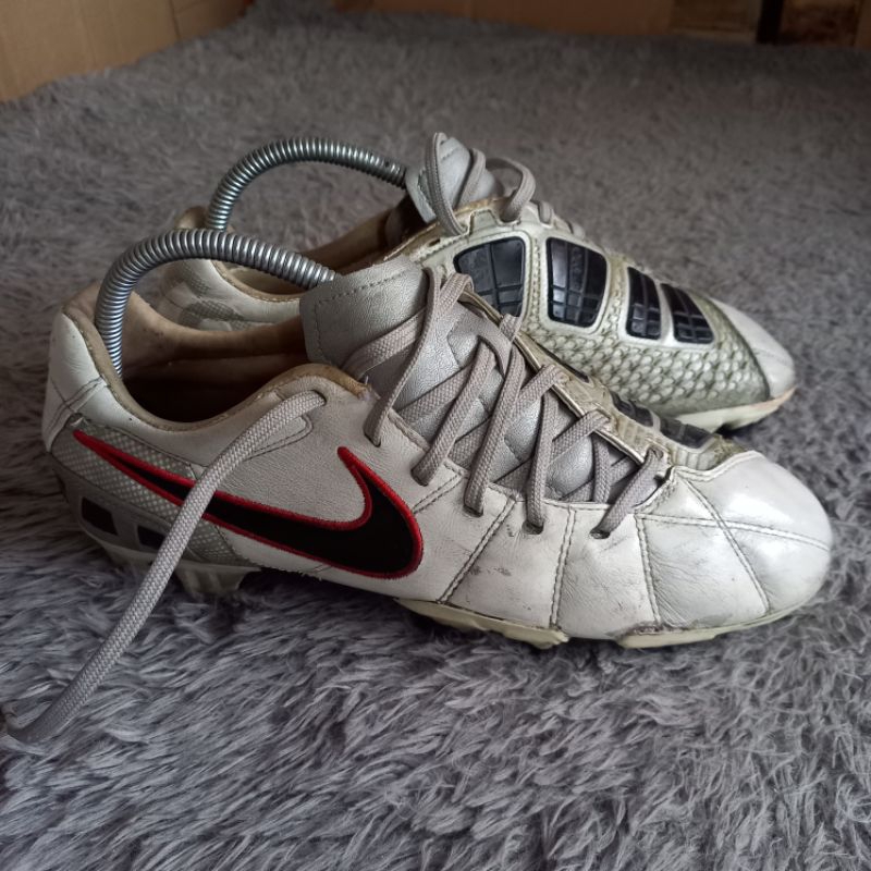sepatu bola nike total 90 strile III second original bekas preloved nike t90