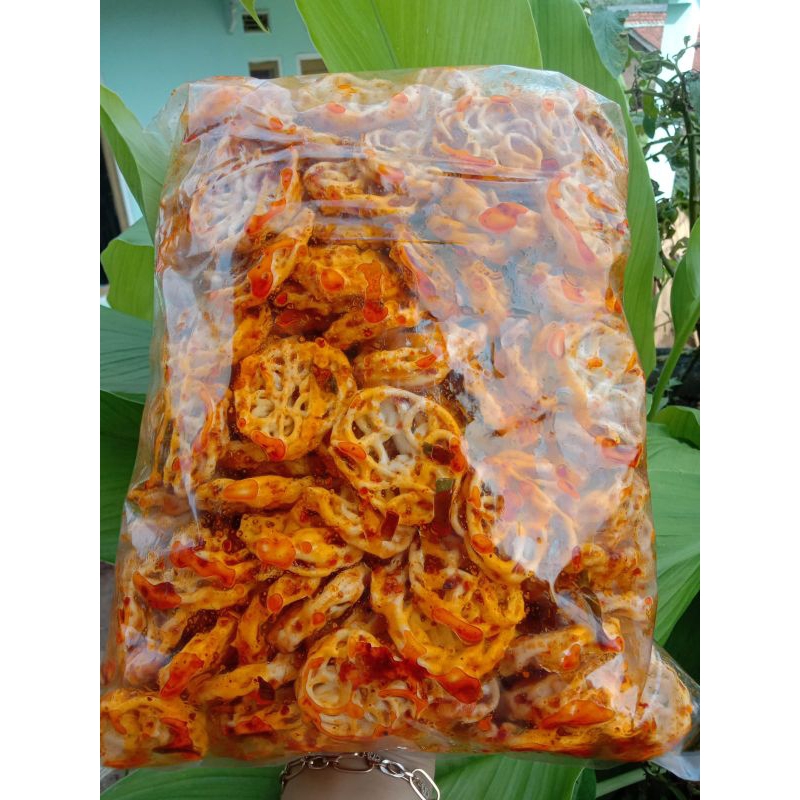 

Krupuk Seblak Krupuk Mawar putih Krupuk Rafael Pedas Daun Jeruk 250gram
