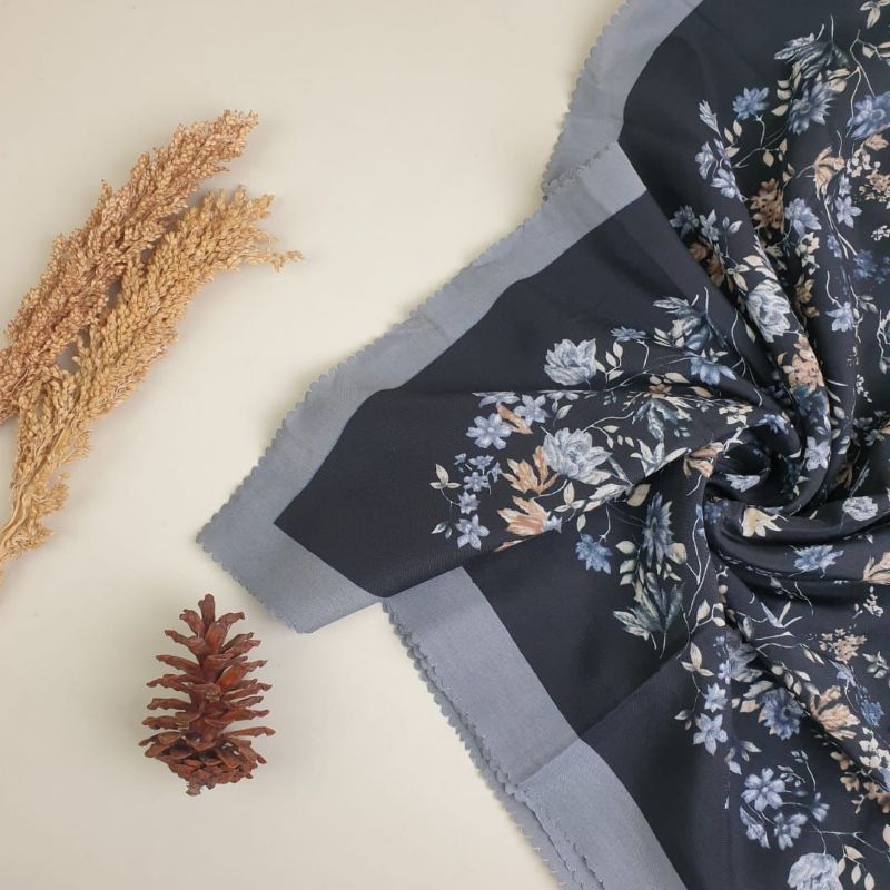 Segi empat Scarf Motif by  Ruma