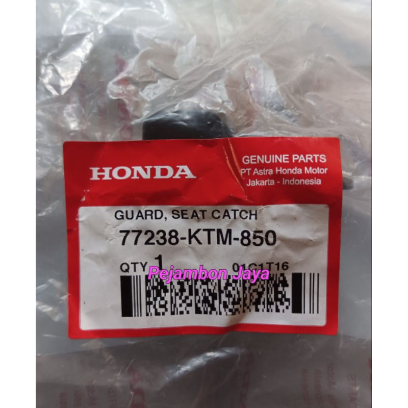 77238KTM850 GUARD SEAT CATCH