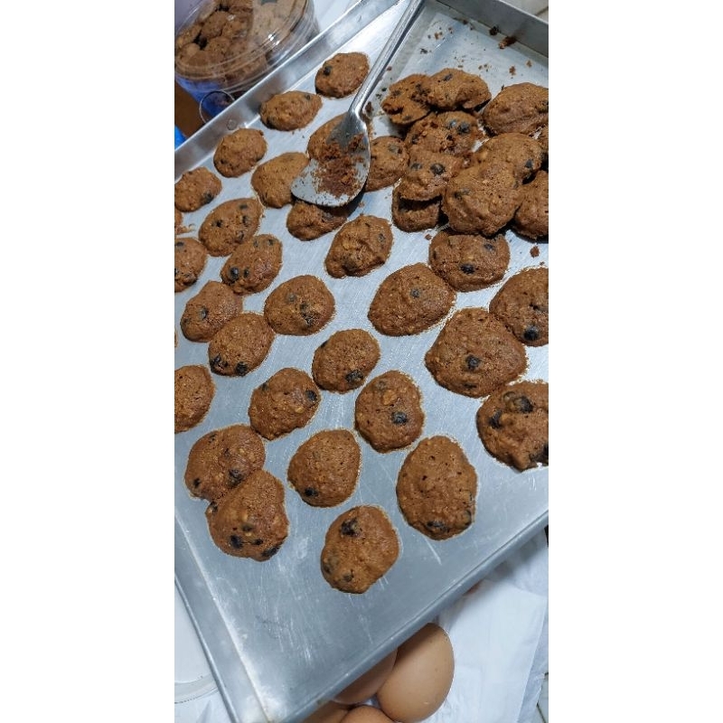 

choco chip mete cornflakes cookies