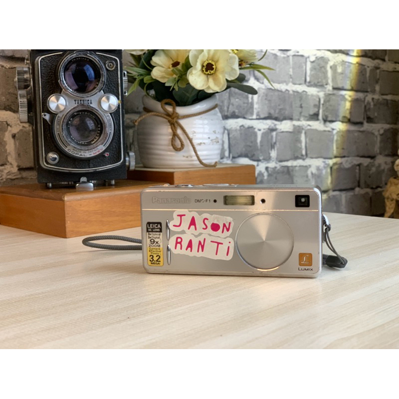 Kamera Poket Digital Normal Panasonic Lumix DMC-F1