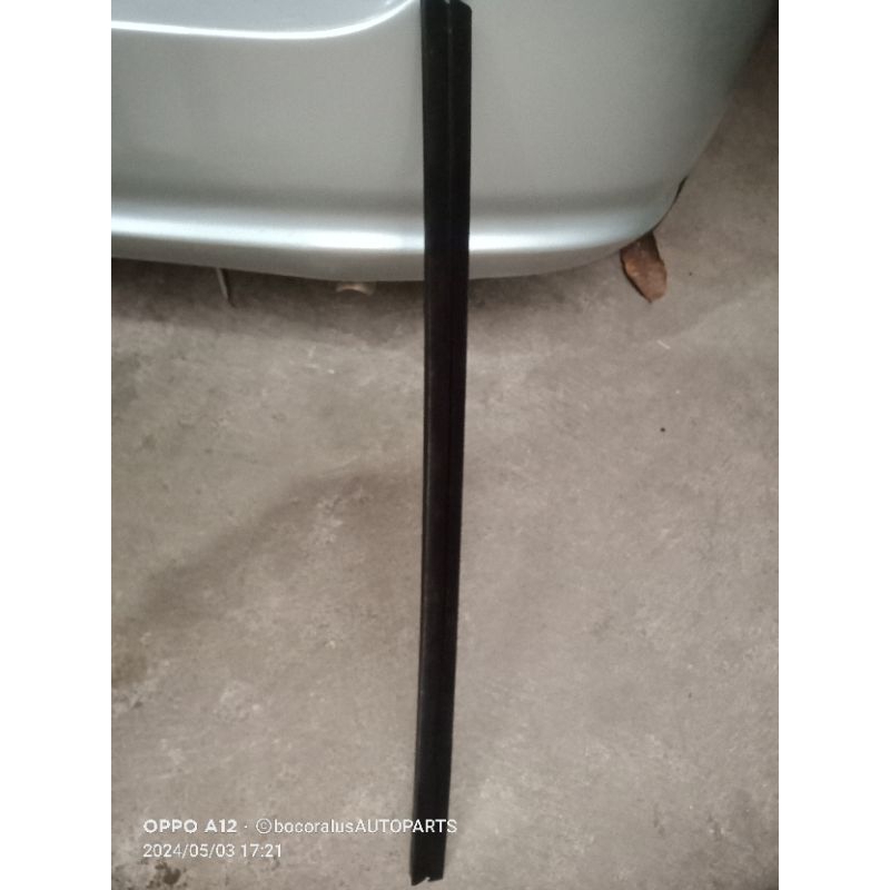 pelipit kaca suzuki karimun wagonR GL