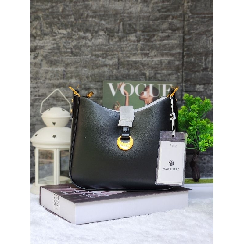 Meishitu Crescent Moon Bag