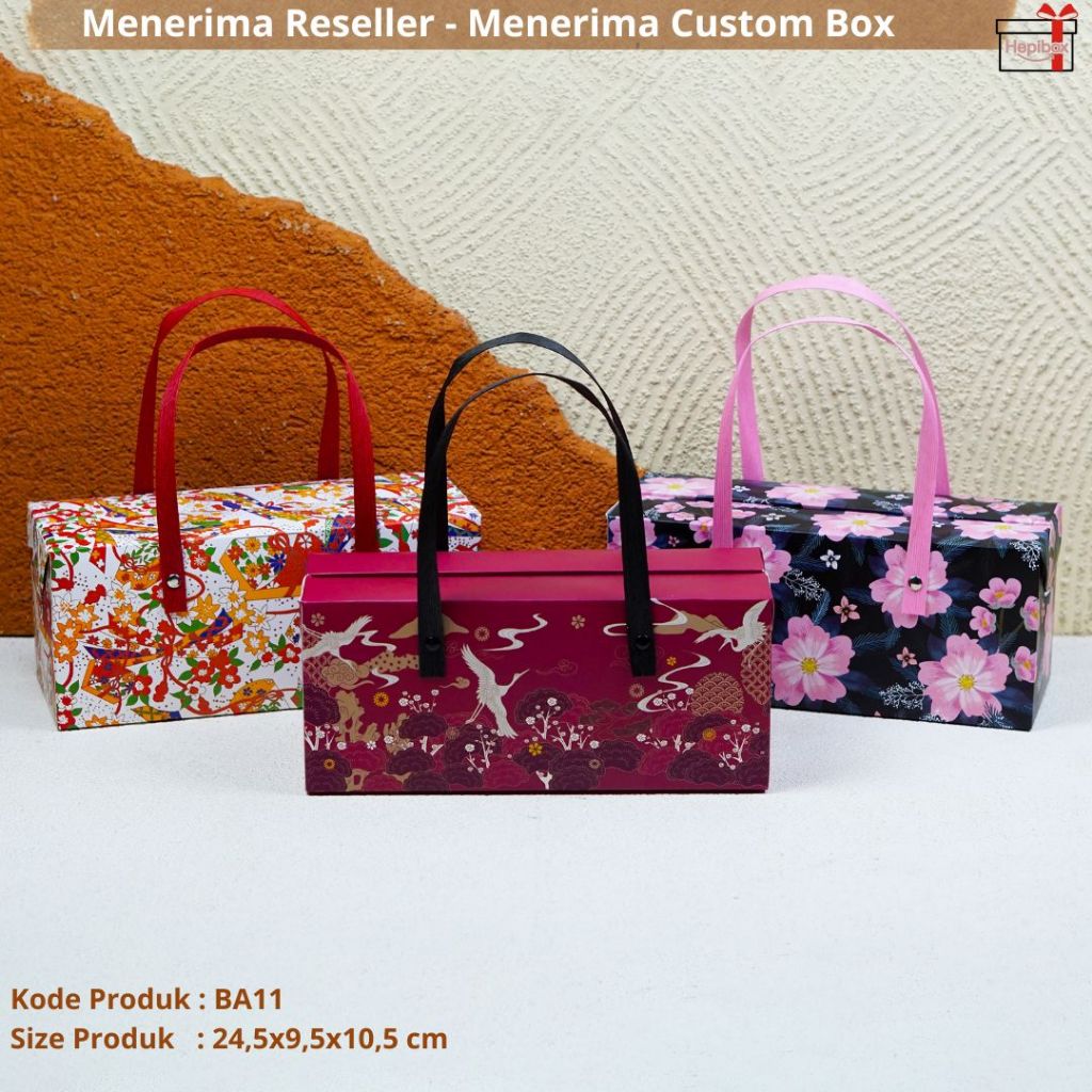 

Kotak Hadiah Souvenir /Gift Box/ Kotak Jinjing Handle Bambu / Box Hampers Hitam Gift Box Kotak Kado Ulang Tahun Kardus Hampers Kardus Packing Dus Set Packaging HadiahBA11
