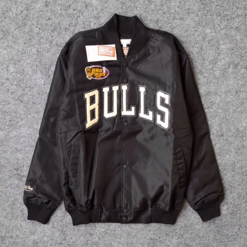 VARSITY JACKET BOMBER BULLS FULL BLACK BORDIR PREMIUM FULL TAG