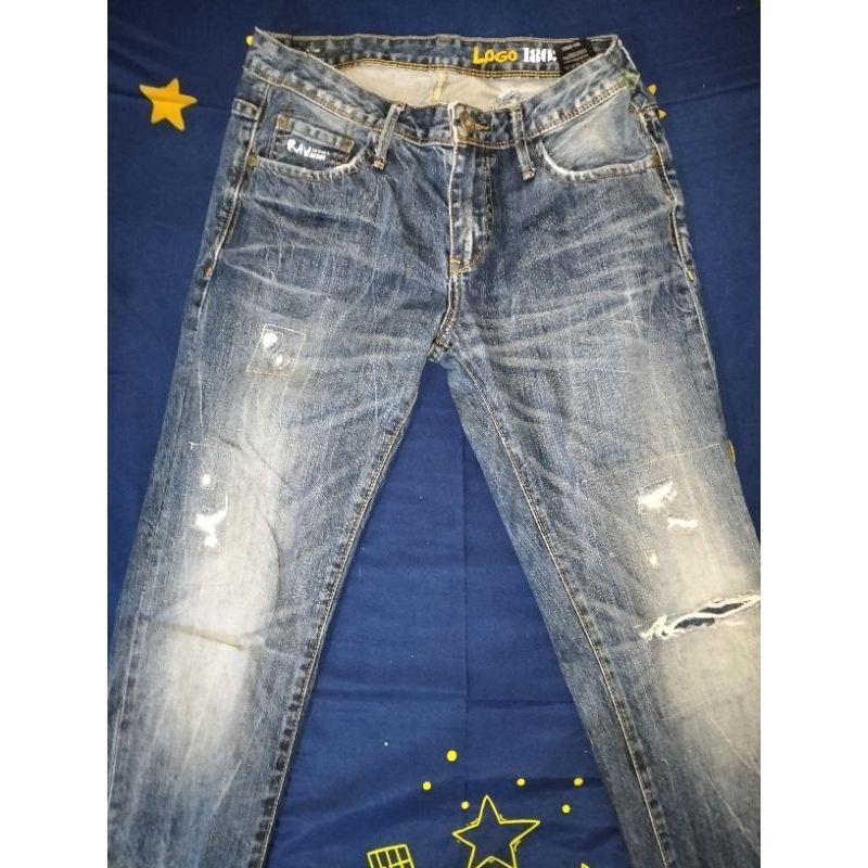 PRELOVED RIPPED JEANS WANITA (LOGO JEANS) - SIZE 30