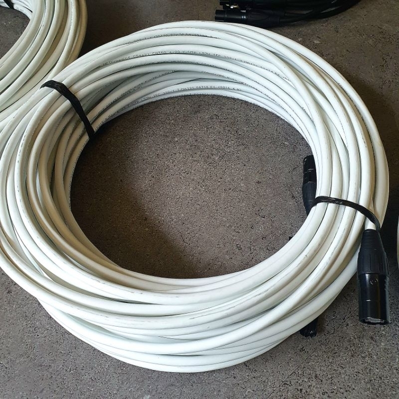 Kabel FTP CAT6a dilengkapi dengan konektor EtherCON unttuk snake cable analog atau digital