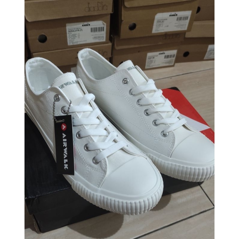 [Sz 44] Airwalk Tac Full White Original Sports Station