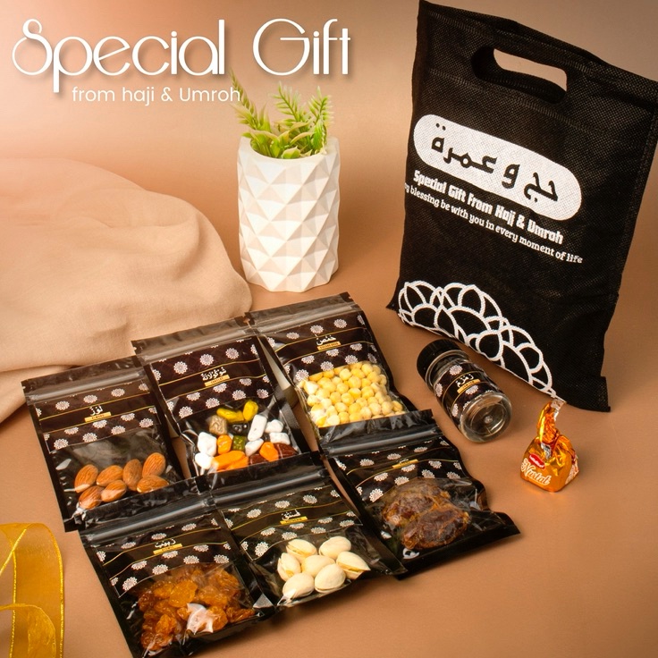 

Spesial Edition Paket Kamil hitam souvenir oleh oleh haji dan umroh lengkap dengan tas premium mewah