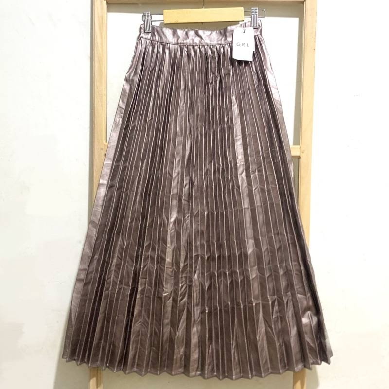 PRELOVED (New With Tag GRL Leather pleated skirt/ GRL Shiny Leather Pleated Skirt/ Pleated midi skir