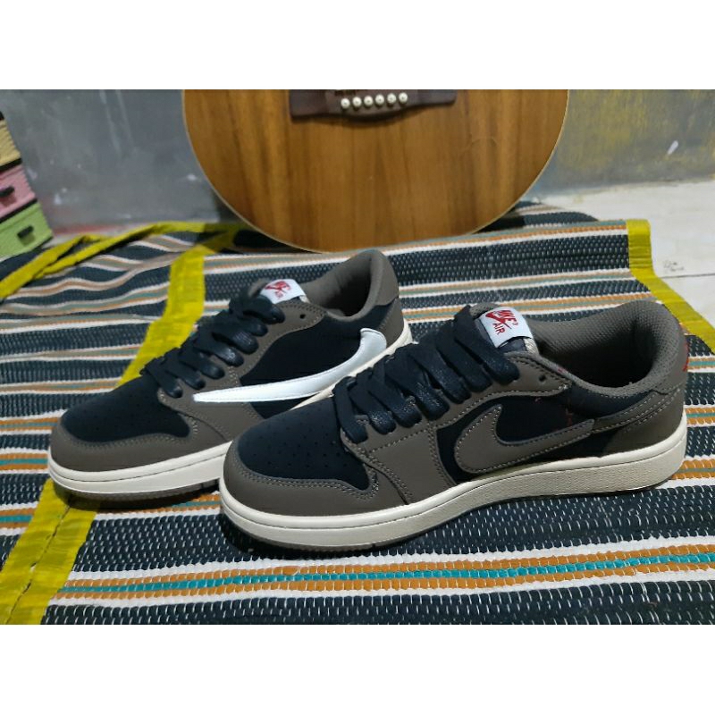 Nike Air Jordan 1 Low Travis Scott Mocha 
