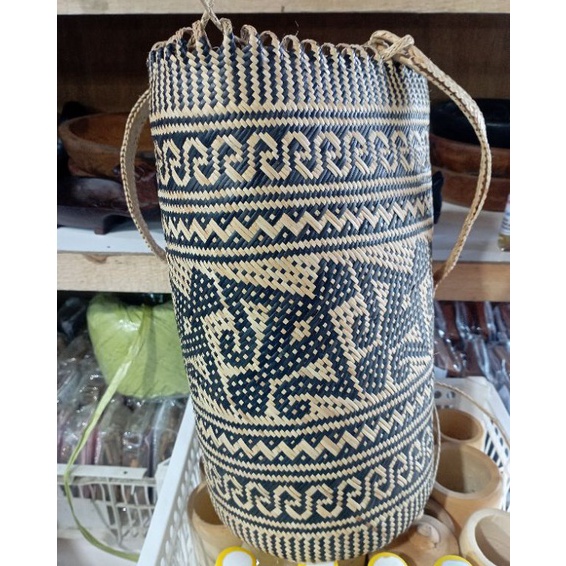 ART W96L Tas Punggung Rotan Anjat Khas Dayak Kalimantan Ukuran Besar Bentuk Tabung Rajut Rotan