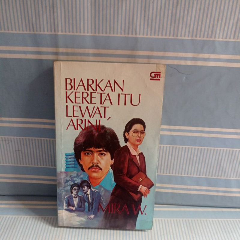 BIARKAN KERETA ITU LEWAT, ARINI by mira w.