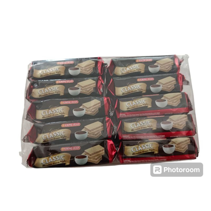 

Khong guan chocolate wafer classic wafer dengan cream coklatIsi 10 bungkus