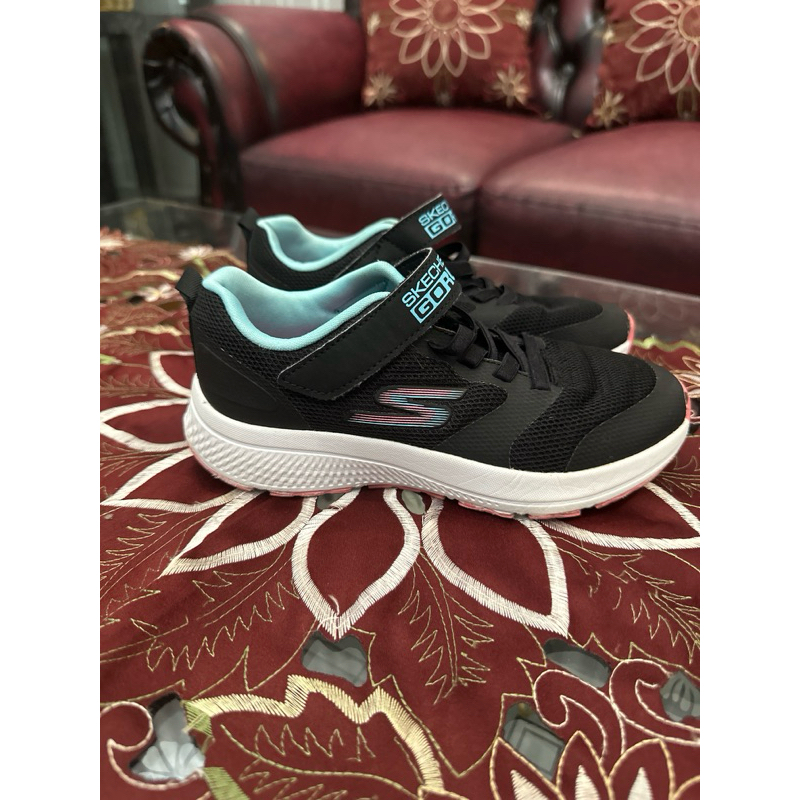 Preloved Skechers Gorun size 33
