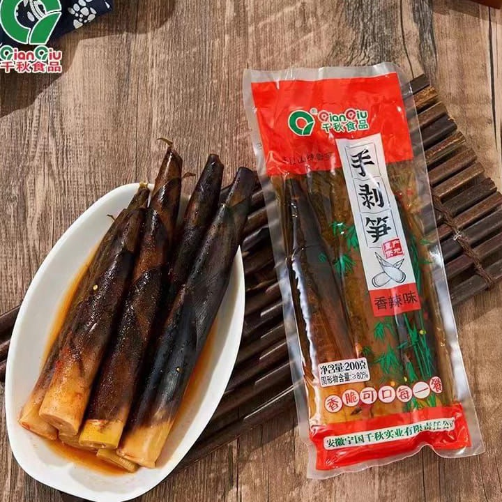 

V44859 Rebung yang dikupas dengan tangan siap untuk dimakan rebung acar lada vegetarian bamboo bambu muda makanan ringan cemilan china import