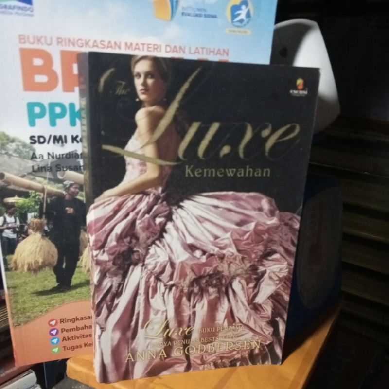NOVEL KARYA ANNA GODBERSEN The LUXE( KEMEWAHAN)