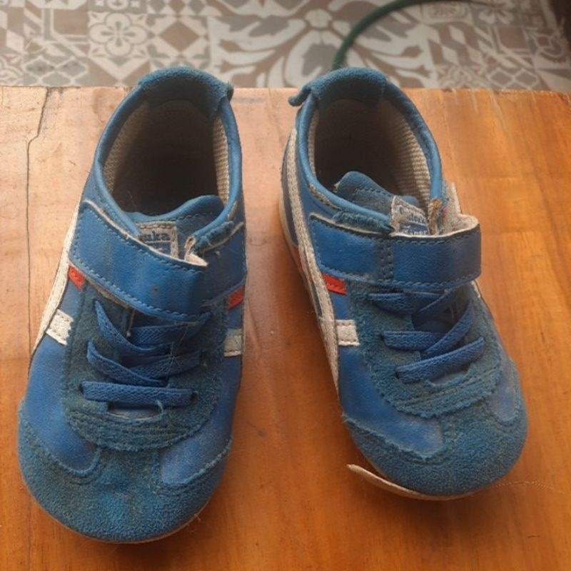 Preloved sepatu onitsuka anak