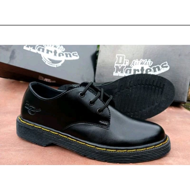 FREE BOX DR MARTENS DOKMAR PENDEK 3 HOLE DOCMART CASUAL PRIA  UKURAN 38-44