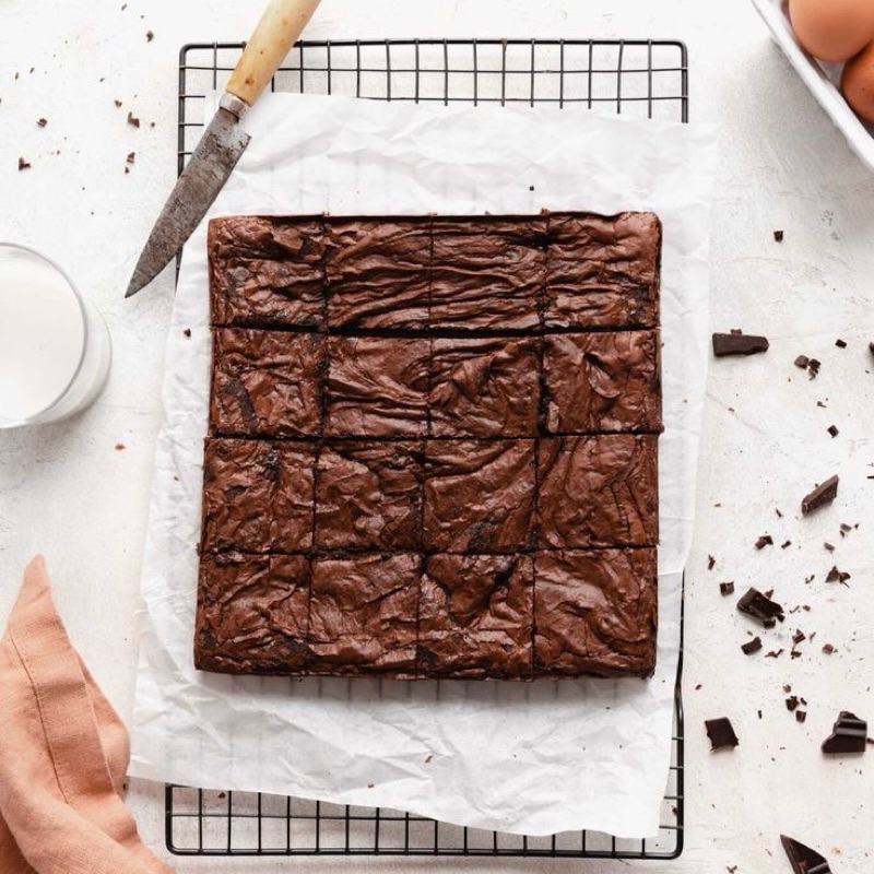 

BROWNIES FUDGY SHINING CHOCOLATE CAKE BRONIS ENAK PREMIUM