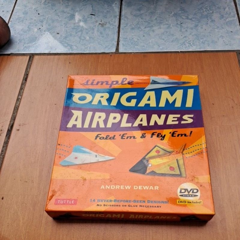

ORIGAMI AIRPLANES