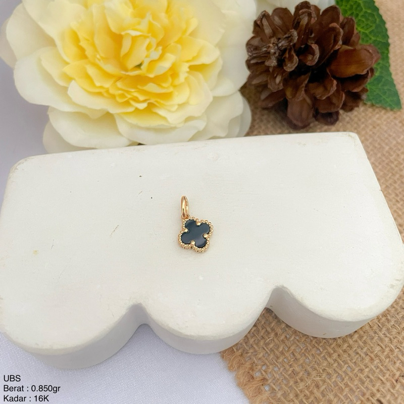 Perhiasan Liontin Emas Black Clover UBS 16k/700 dan 17k/750