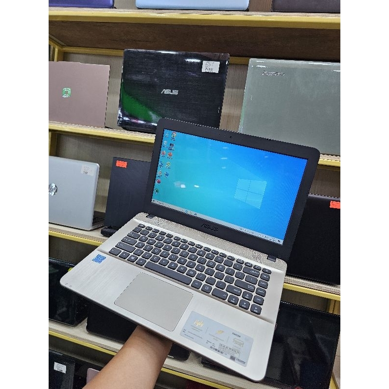Laptop Leptop Asus X441 RAM 4GB SSD 128GB Baru dipake beberapa bulan mulus