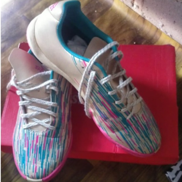 (second) Sepatu Futsal Ls Reborn Ivory size 40 IN