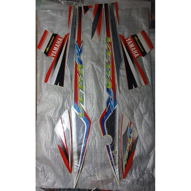 Striping stiker body kanan kiri full set VegaR lama 2004 warna merah silver merk AJS