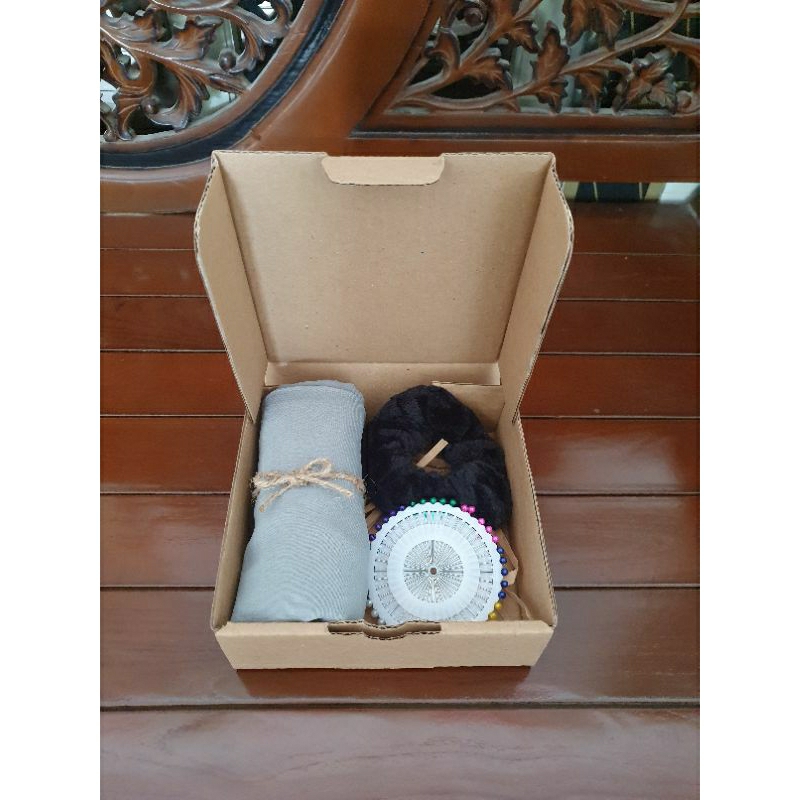 

gift box, kotak kado, hadiah perpisahan, wisuda, acara lainnya