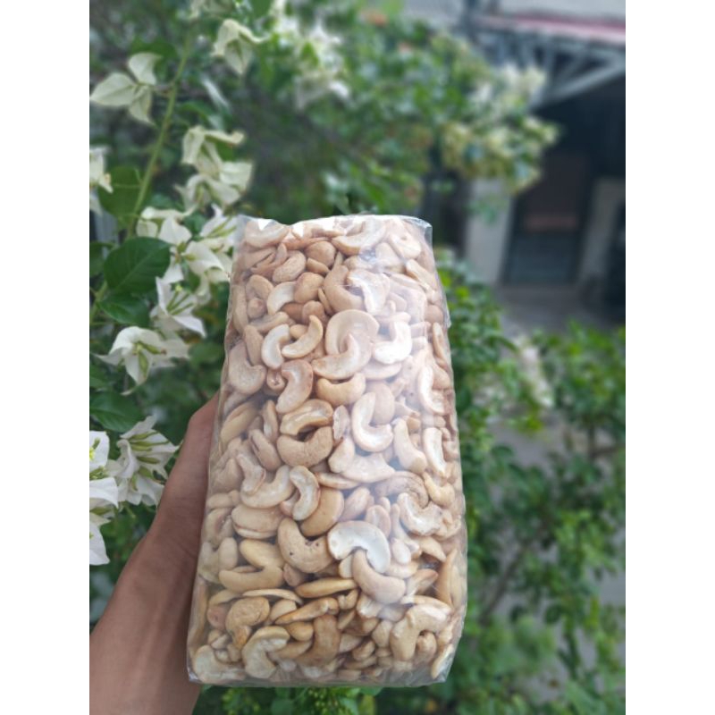 

Kacang Mede Belah 2 (Dua) Mentah 1Kg