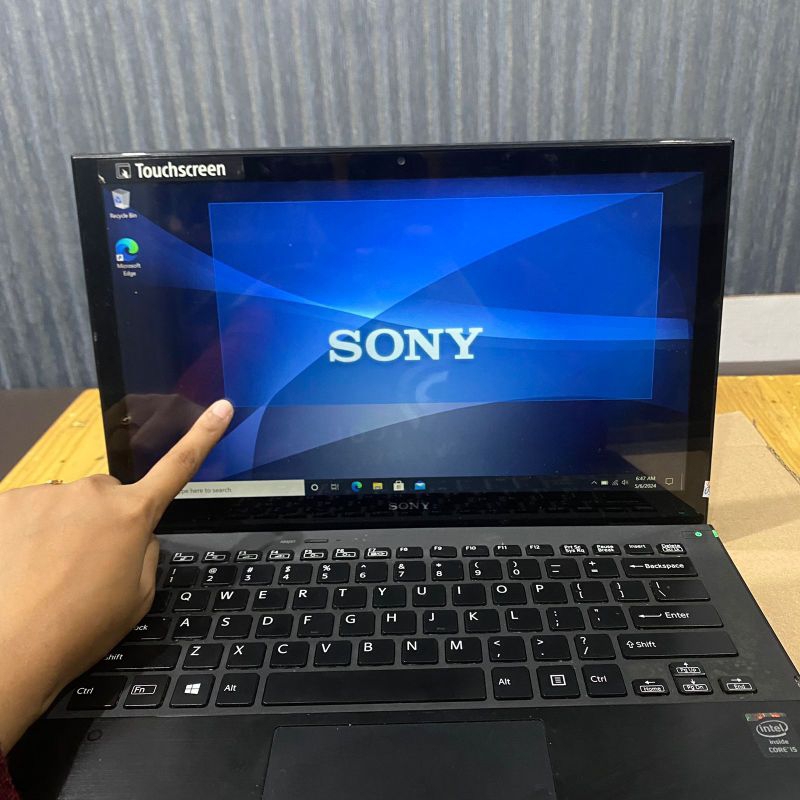 Laptop Sony Vaio SVP13213CYB Touchscreen Cor i5-4200U Ram 4Gb/SSD 256Gb Keyboard backlight Slim desa
