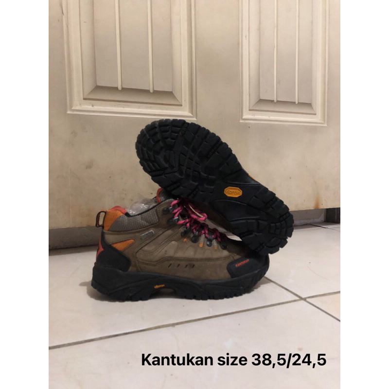 sepatu outdoor kantukan second original size 38,5