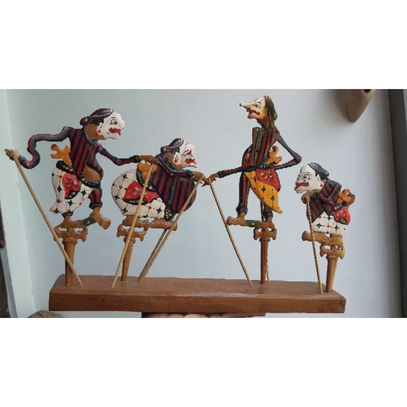 Punokawan. Wayang kayu jati lukis Ukir