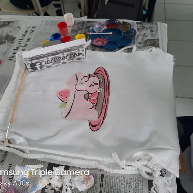 

KODE U37F Tas Lukis tali gendong 3x4cm lengkap dengan Cat acrylic palet dan kuas