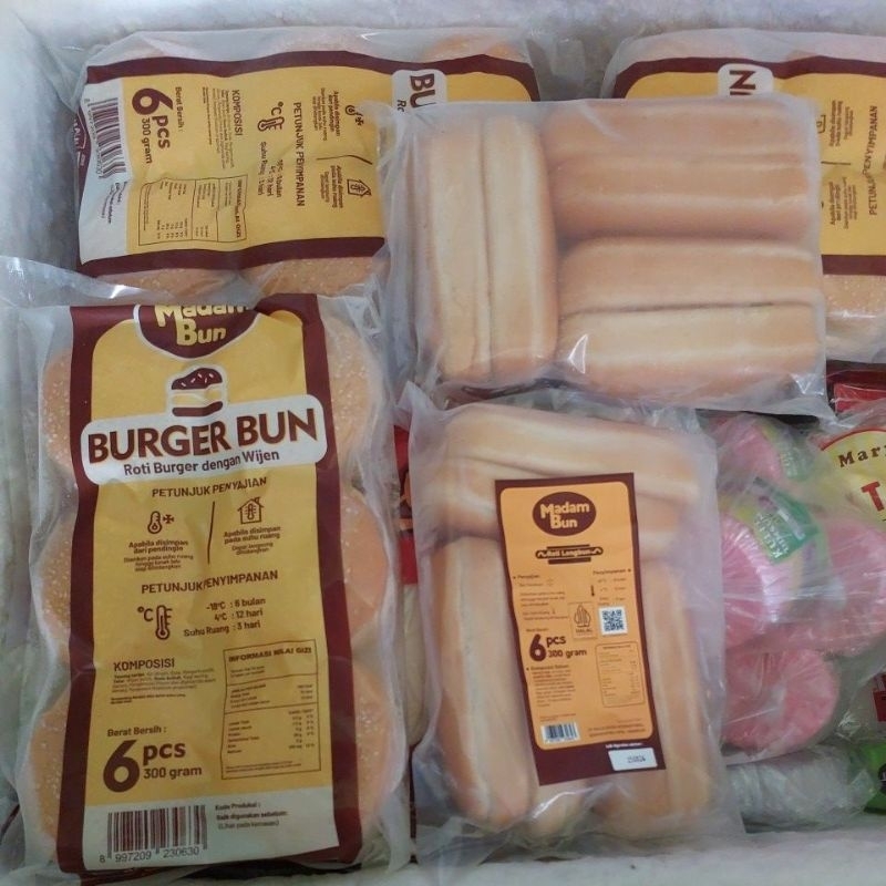 

promo roti burger & hotdog madam Bun