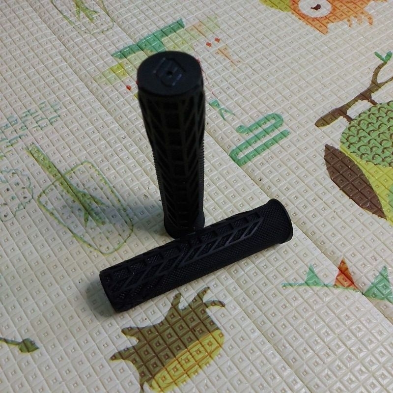 handgrip handpas hand grip sepeda polygon cascade 4 copotan dari toko original sangat empuk