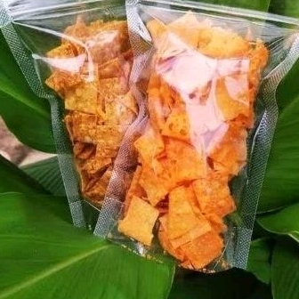 

KERIPIK PANGSIT DAUN JERUK BUMBU MELIMPAH FRESH GURIH RENYAH 100 GRAM