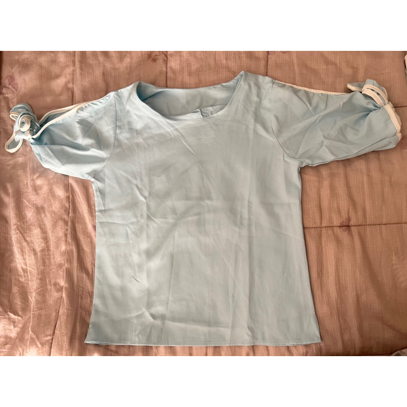 blouse biru muda