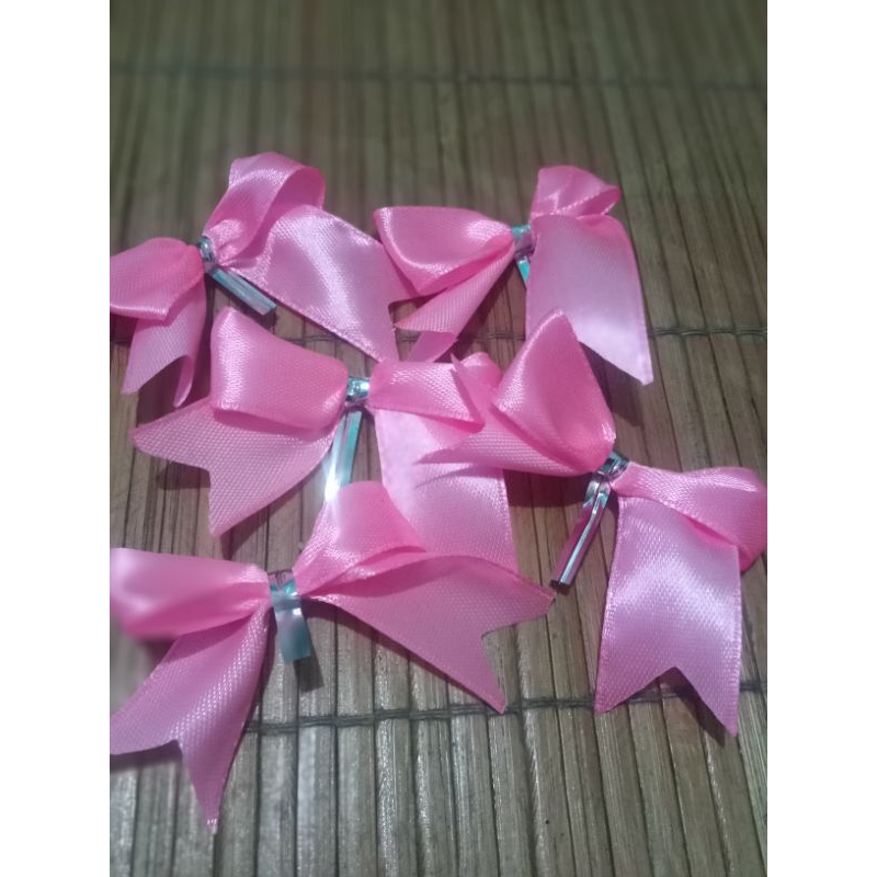 

Pita souvenir / pita kado /pita hampers/pita satin ukuran 2cm (1pc)